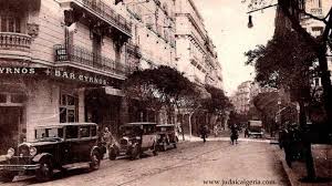 Alger Autre Vue Sur Le Carrefour Hoche Michelet Avec Toujours Le Fameux Bar Cyrnos Alger Photo Algerie Histoire Algerie