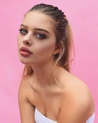 Linnea Jones's Instagram, Twitter & Facebook