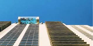 Jeff cardinal, from right, peers over the edge of the rooftop pool at the market square tower. Glass Bottomed Pool At Market Square Tower In Houston Texas