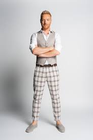 Calzature ed accessori per donna, uomo e bambino da oltre 120 anni. Bata Eva Terhesseg Alatt