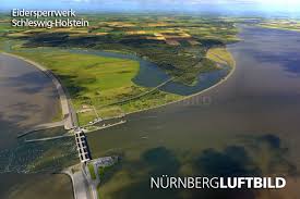Die große sturmflut 1962 war letztlich der auslöser zum bau des eidersperrwerks, da es zu besonders hohen wasserständen und. Eidersperrwerk Luftbild