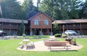 From 117 cabin rentals to 371 house rentals, find a unique house rental for you to enjoy a memorable holiday or a weekend with your family and friends. Northwoods Lodge Indian River Mi Resort Reviews Resortsandlodges Com