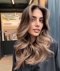 Scalati, alla pari, stile shag o con frangetta, ecco i tagli capelli lunghi 2022 primavera estate di tendenza in 85 immagini e idee. Capelli Scalati Davanti E Pari Dietro Veramente Comodi Archzine It