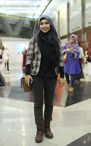 Ini akan membuat anda tampak cantik dan terlihat feminim. Style Kemeja Wanita Ootd Hijab Hijab Converse