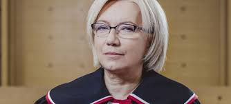 Julia anna przyłębska (born julia anna żmudzińska; Skandal Niemieckie Aktywistki Urzadzaja Nagonke Na Dom Przylebskich Chcemy Zeby Poczula Strach Wiadomosci Z Polski I Swiata Stefczyk Info