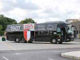 Die beklebung erfolgte durch kroschke sign point. Wessis Jagen Augsburg Bus Beschmiert