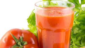 Il centrifugato di sedano è una bevanda perfetta per ricaricare l'organismo di vitamine e di sali minerali in queste giornate di freddo. Centrifugato Di Pomodori E Sedano Con Arance Depurativo E Rinfrescante