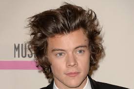 Sep 26, 2020 · cerchi un taglio di capelli maschile? Taglio Capelli Medio Lunghi Ragazzo Stempiato Harry Styles Piu Vivi