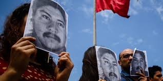 Dos partes policiales de la subcomisaría de ercilla dan cuenta del incidente en que ayer murió el joven mapuche camilo catrillanca (24) tras recibir un balazo en la nuca luego de que el tractor que conducía en las inmediacions de temucuicui fuera interceptado por el llamado comando jungla, el. El Ciudadano Este Martes Se Reanuda El Juicio Por El Homicidio De Camilo Catrillanca
