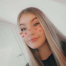 Lori Rogerson's Instagram, Twitter & Facebook