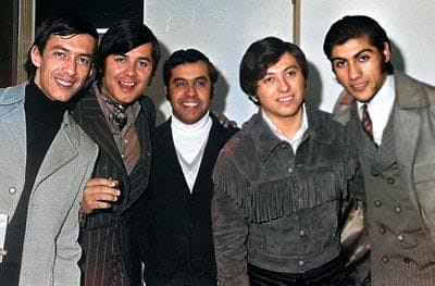 Los Ángeles Negros, una emblemática banda chilena formada en 1968, ha  dejado una huella imborrable en la música romántica de América Latina.  Originarios de San Carlos, sus integrantes, liderados por Germaín De