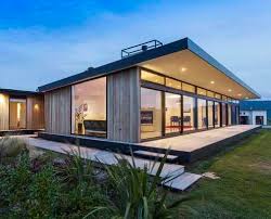Set on a sloping site in a suburban environment overlooking nelson city, the harbour and mountains beyond, it is within w Lunchbox Architect Featured May 2016