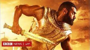 اسم المسلسل في البداية (أحمس) لكن تم تغييره لإسم مؤقت وهو (الملك أحمس) وفي النهاية صناع العمل.اقرأ المزيد استقروا على الإسم النهائي وهو (الملك). Ù…Ø³Ù„Ø³Ù„ Ø§Ù„Ù…Ù„Ùƒ ÙˆÙ‚Ù Ø§Ù„Ø¹Ù…Ù„ Ø§Ù„Ø¯Ø±Ø§Ù…ÙŠ Ø§Ù„Ø±Ù…Ø¶Ø§Ù†ÙŠ Ø¨Ø¹Ø¯ Ø§Ù„Ø¬Ø¯Ù„ Ø§Ù„Ø°ÙŠ Ø£Ø«Ø§Ø±Ù‡ Ø§Ù„ÙÙŠØ¯ÙŠÙˆ Ø§Ù„ØªØ±ÙˆÙŠØ¬ÙŠ Ù„Ù‡ Bbc News Ø¹Ø±Ø¨ÙŠ