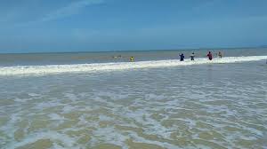 So, whenever you are stressed out, think of tranquility, isolation, white. 4 Sekeluarga Hanyut