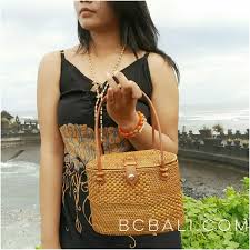 The finishing is carefully done. Wholesale Prise Ata Grass Straw Rattan Woven Tote Bag Bali Handmade Leather Handle View Tote Bag Ata Grass Hand Woven Bcbali Com Product Details From Bc Bali On Alibaba Com