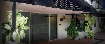 He served as assistant in his father's business of lee cheng van & co has two sons, lee pang seng and lee pang chuan, both well educated and young men of great promise, and two daughters, mrs. Lee Choon Wan Co