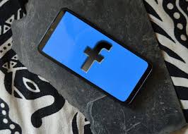 La mayoría de aplicaciones lo implementan de forma nativa y son muchos los en el día de hoy, y como podéis leer por el título de la entrada, os enseñaremos a tener el modo oscuro de facebook en la aplicación para android de. Activa Ya El Modo Oscuro De Facebook En Tu Movil Para Ahorrar Bateria