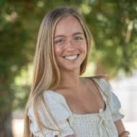 Laura Molnar's Instagram, Twitter & Facebook