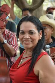 Bailando olvidamos las penas”. Conoce a los bailarines más populares del  Parque Libertad