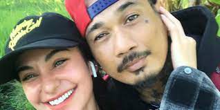 Nora alexandra pun mengaku sudah nyerah menasehati sang suami. Nora Alexandra Takut Jerinx Diracun Di Penjara Dream Co Id