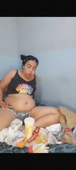 MAcDONALD filling - Video Clips - StuffingEating - Curvage