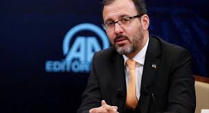Babası erdoğan demirören 2018 yılında doğan medya grubunu satın alarak büyük bir yatırım gerçekleştirmiştir. Genclik Ve Spor Bakani Kasapoglu Ndan Demiroren In Istifasina Iliskin Aciklama