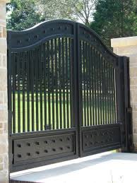 A front gate announces your intentions with its proportions, style, and materials. Beautiful Wrought Iron Entrance Gate For Driveway China Driveway Iron Gate Security Sliding Gate Made In China Com