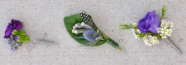 With a little practice, you can make these little arrangements if you're in a pinch. Make A Boutonniere Make A Buttonhole How To Make A Boutonniere