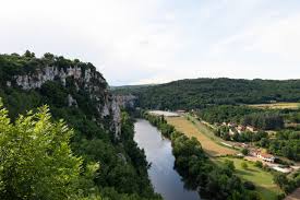 It is a member of the les plus beaux villages de france (the most beautiful villages in france) association. Randonnee Sur Deux Jours De Cahors A Saint Cirq Lapopie