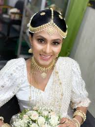 💜”Let us take you to your dream “❤️ Dressed by : Thushani Hathurusinghe  Salon Wonrose