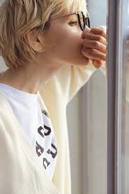 クリームイエロー に最適な配色とは 印象の異なる色ではなく延長線上にある色みを gisele ジゼル 主婦の友社 gisele オフィシャルサイト クールなヘアスタイル ショートカット 外国人 ショートのヘアスタイル