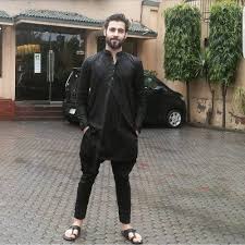 Black Kurta Pajama 20 Ways To Style A Black Kurta Pajama Punjabi kurta pajamas have been the most common choice by men and women as it is highly comfortable to wear and easy to move about. black kurta pajama 20 ways to style
