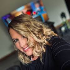 Helene Smiley's Instagram, Twitter & Facebook