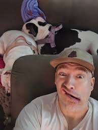 Astro always watching what im a doing