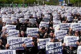 Samsung workers rally in South Korea, demanding higher pay and threatening to strike