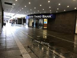 Find fifth third bank branches locations opening hours and closing hours in in cincinnati, oh and other contact details such as address, phone number, website. Bye Bye Breezeway Fifth Third Bank Spending Tens Of Millions On New 2 Story Atrium And New Lobby In Fountain Square Will Takeover Pedestrian Walkway Toward Walnut Potbelly Ship Space Cincinnati