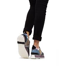 Les baskets légères et discrètes sont les alliées des femmes minces et grandes qui souhaitent ne pas mettre en avant la taille de leurs pieds. Women S Sneakers Liu Jo Maxi Wonder 24 Multi Glitter Black Silver