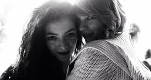 Why is lorde holding taylor swift's foot? Taylor Swift And Lorde Cement Bff Status At Grammys 2014 We Re On Each Other S Team Capital