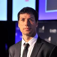 Economistas ponen énfasis en la crisis política que condiciona las  decisiones económicas