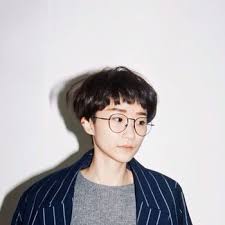 かわいい伊達眼鏡女子が急増中 あなたに似合う眼鏡を見つけよう キナリノ ヘアスタイリング ショートのヘアスタイル ショートヘア 女の子