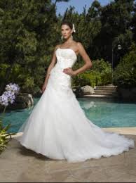 Designers invest in their collection special notes of elegance, individuality. Casablanca Bridal Style 1986