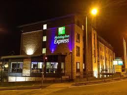 The snow centre is minutes away. Hotel By Night Picture Of Holiday Inn Express Hemel Hempstead Tripadvisor
