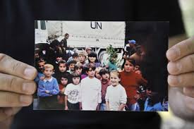 Why was the dutch being blamed for the 1995 srebrenica massacre? Potresno Fotografije Holandskih Vojnika Iz Srebrenice 1995 Radio Sarajevo