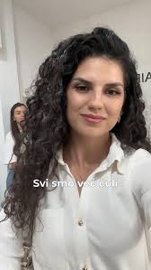 Rekla sam Ivanu da ima riješen rođendanski poklon za moj slijedeći rođendan  🌸😄, Masaža nije samo uživanjem nego i potiče cirkulaciju krvi prema  folikulima, čime se poboljšava dotok kisika i hranjivih ...