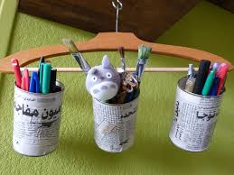 Matériel pour fabriquer une boîte à crayon monstrueuse 1 bouteille de shampoing vide, propre et sèche. La Deuxieme Vie D Un Cintre Porte Pots A Crayons Tatie Boubou