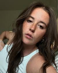 Addison Rose's Instagram, Twitter & Facebook