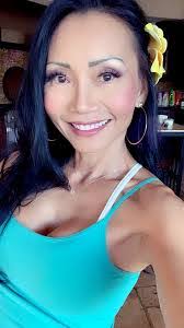 Kelly Mac's Instagram, Twitter & Facebook