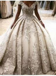 Pour être radieuse le jour de votre mariage, je vous propose des robes de mariée. Robe De Mariee Libanaise 2019 Robe De Mariee Robe De Mariage Robe De Mariee Princesse