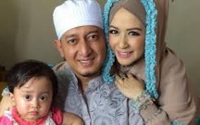 Zacky meminta shinta meminta maaf. Setahun Lebih Bercerai Ustadz Zacky Mirza Shinta Tanjung Niat Rujuk