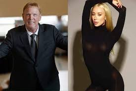 69 year old Raiders owner Mark Davis said his 26 year old girlfriend didn't  know he was a billionaire. She was just attracted to his beautiful smile 😊